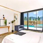 Bezirgan 2 Bedroom Secluded With Private Pool Hot Tub Vila