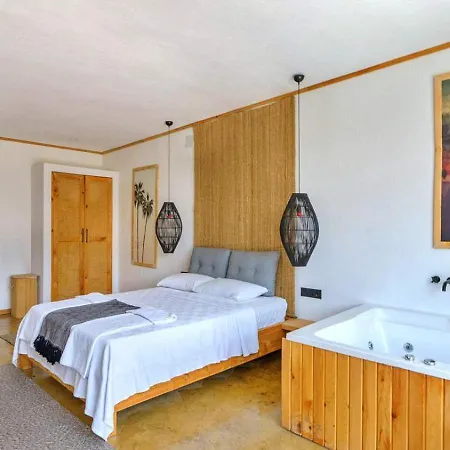 Bezirgan 2 Bedroom Secluded With Private Pool Hot Tub 别墅 *